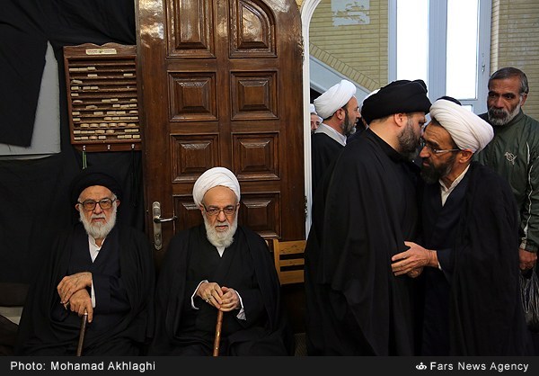 حضور علما و مراجع تقلید در بیت آیتالله موسوی اردبیلی