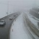آغاز بارش شدید برف و باران در هراز و فیروزکوه -  انجام عملیات نمک‌پاشی توسط خادمان امامزاده هاشم (ع)