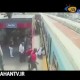 حرکت خطرناک مادر و دختردرایستگاه قطار